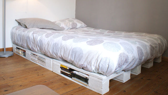 faire une base de lit avec des palettes en bois