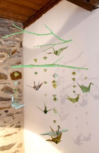 mobile origami papier et branches