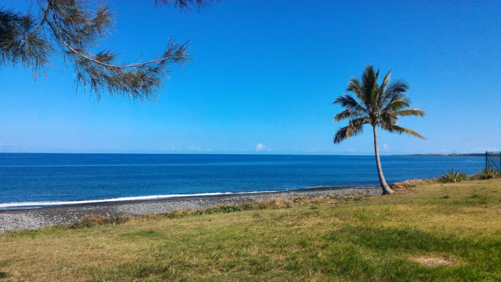 Plage de sable noir à sain paul - La reunion